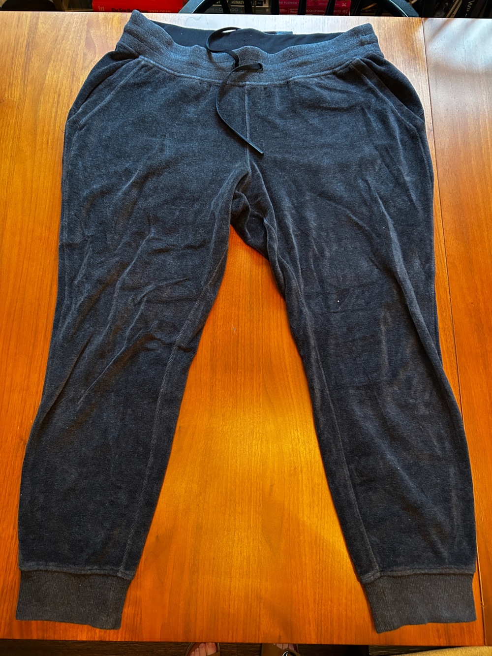 lululemon athletica Women’s 12 Dark Grey Joggers Sweat pants